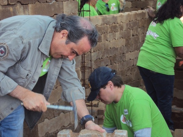 Xavier López , President of KidZania, also contributed to building the house