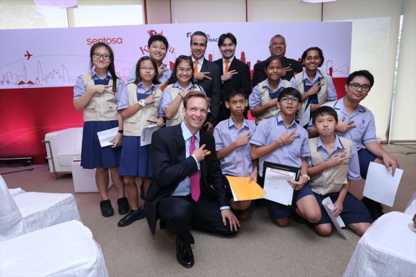 The KidZania team with young KidZania journalists The KidZania team with young KidZania journalists