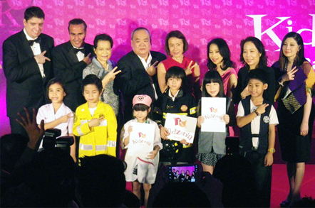 From left to right: Mr. Scott Schubert (Governor of KidZania Thailand), Mr. Xavier López Ancona (President of KidZania), Khunying Jada Watthanasiritham (Chairwoman, Siam Paragon Development Group), Mr. David Salim (Chairman, Kids Edutainment Holdings Thailand Co. Ltd.), Khun Supaluck Umpuh (Senior Executive Vice President, The Mall Group)